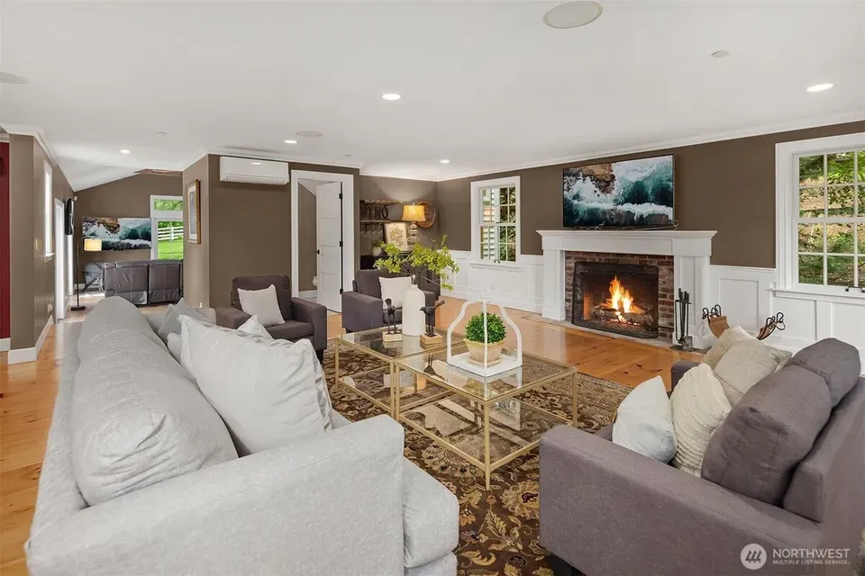4 Bed 2 Bath Established Mid-Century Residence in Bellevue, WA - 5