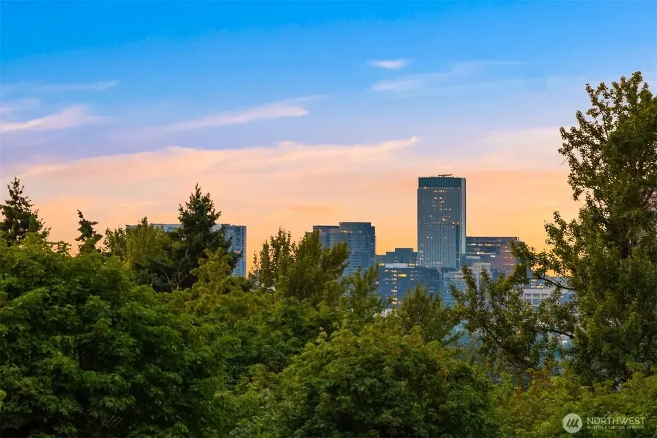 4 Bed 2 Bath Established Mid-Century Residence in Bellevue, WA - 1