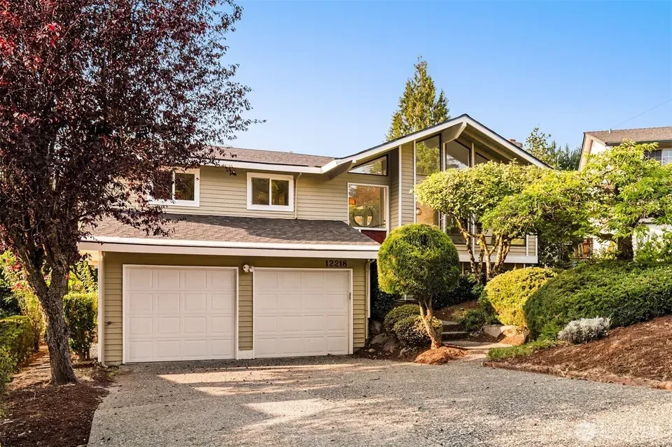 4 Bed 2 Bath Established Mid-Century Residence in Bellevue, WA - 2