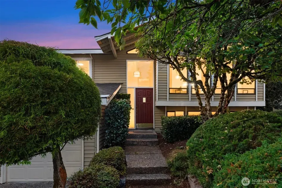 4 Bed 2 Bath Established Mid-Century Residence in Bellevue, WA - 3