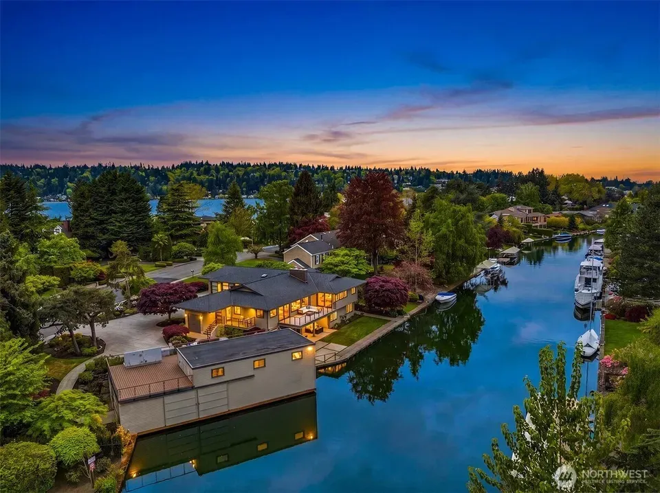 4 Bed 2 Bath Established Mid-Century Residence in Bellevue, WA - 2