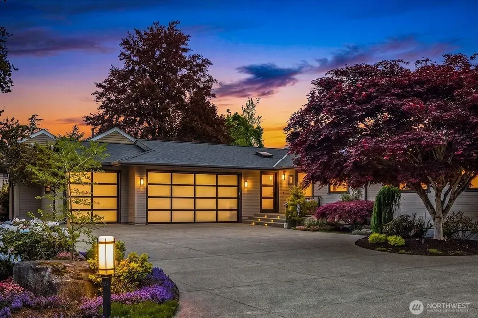 4 Bed 2 Bath Established Mid-Century Residence in Bellevue, WA - 3