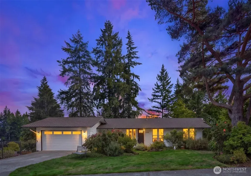 4 Bed 2 Bath Established Mid-Century Residence in Bellevue, WA