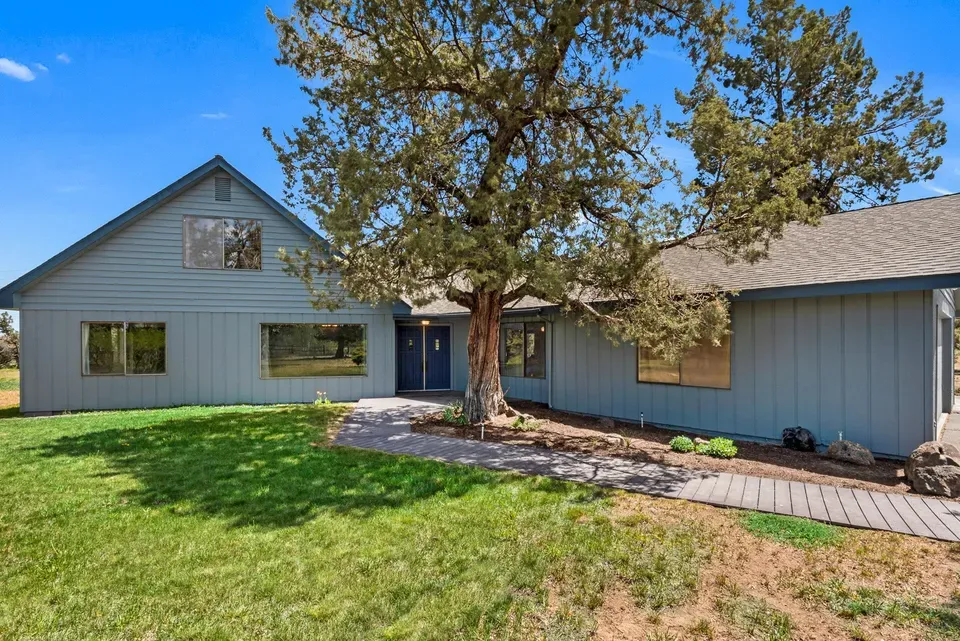 4 Bed 2 Bath Established Mid-Century Residence in Bend, OR - 3