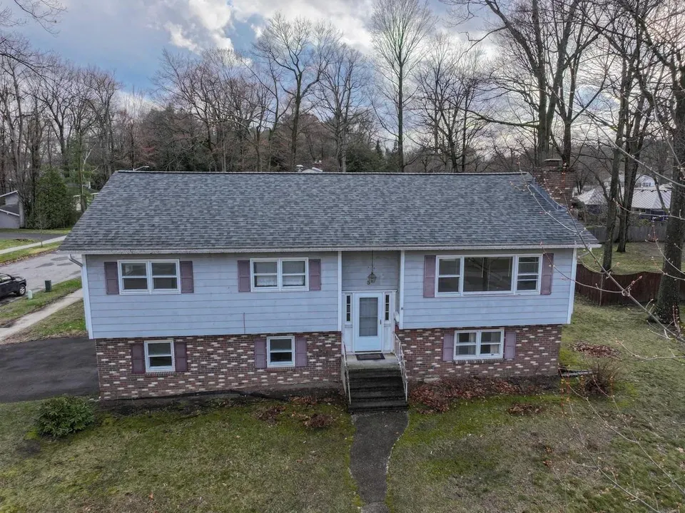 4 Bed 2 Bath Established Mid-Century Residence in Burlington, VT - 2