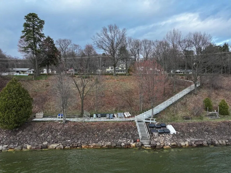 4 Bed 2 Bath Established Mid-Century Residence in Burlington, VT - 4