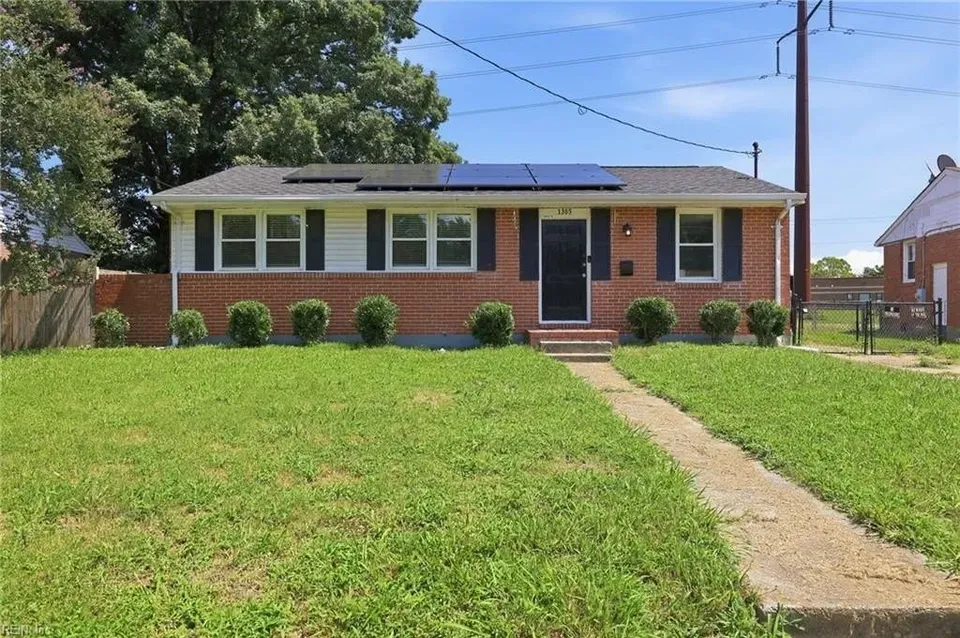 4 Bed 2 Bath Established Mid-Century Residence in Chesapeake, VA - 1