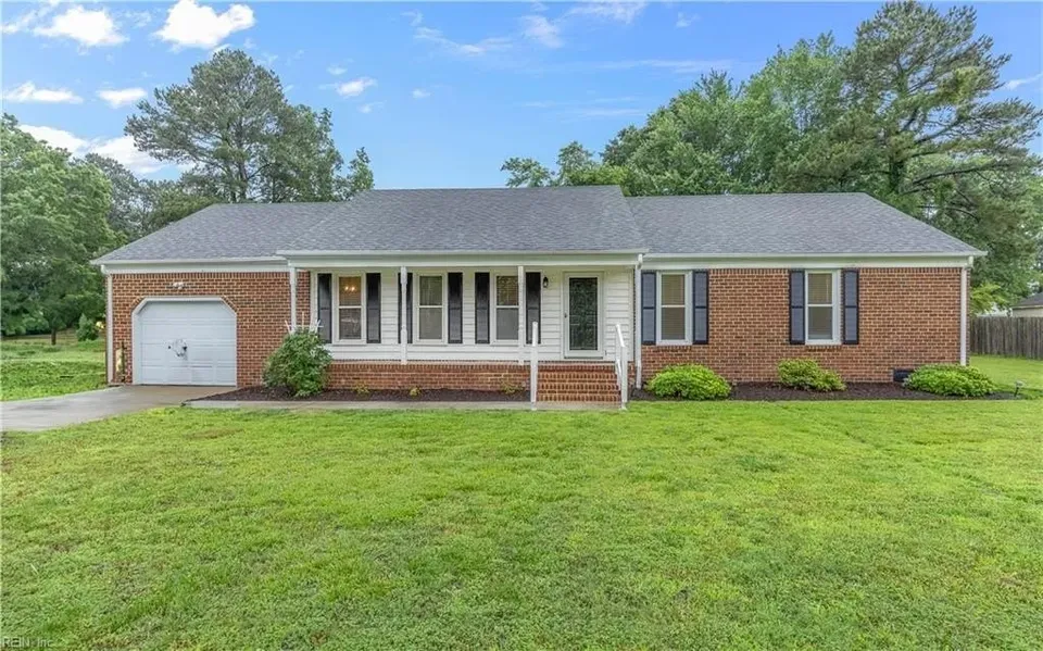 4 Bed 2 Bath Established Mid-Century Residence in Chesapeake, VA - 1