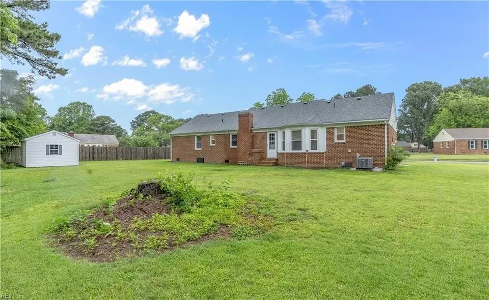 4 Bed 2 Bath Established Mid-Century Residence in Chesapeake, VA - 2