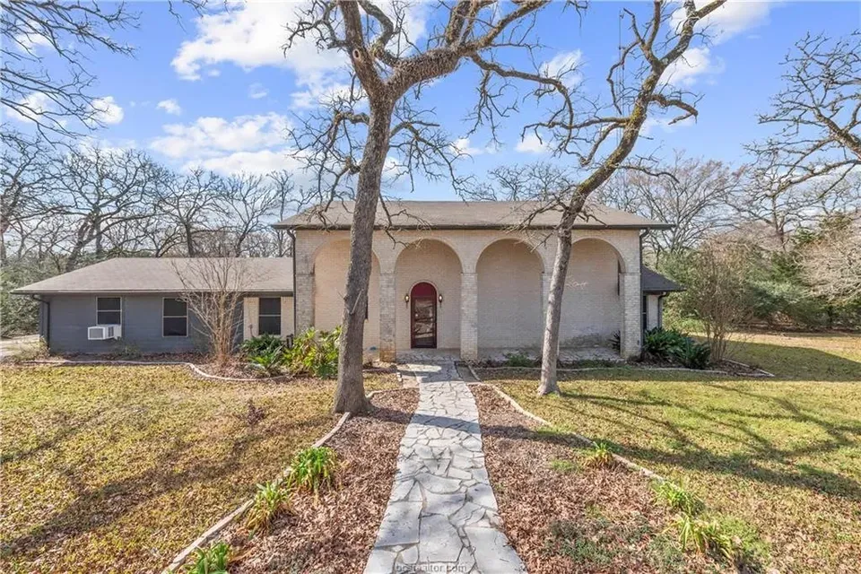 4 Bed 2 Bath Established Mid-Century Residence in College Station, TX - 4
