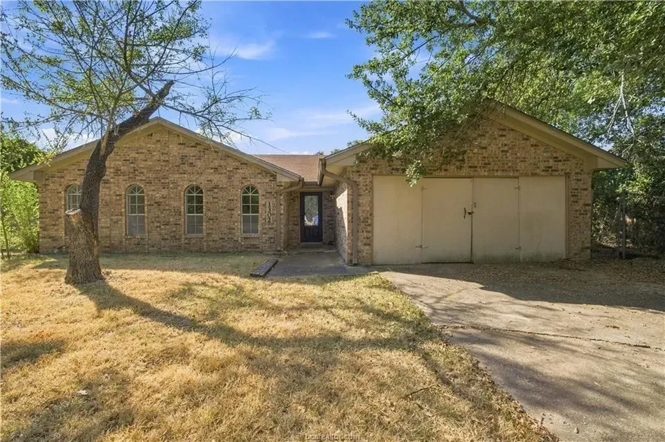 4 Bed 2 Bath Established Mid-Century Residence in College Station, TX