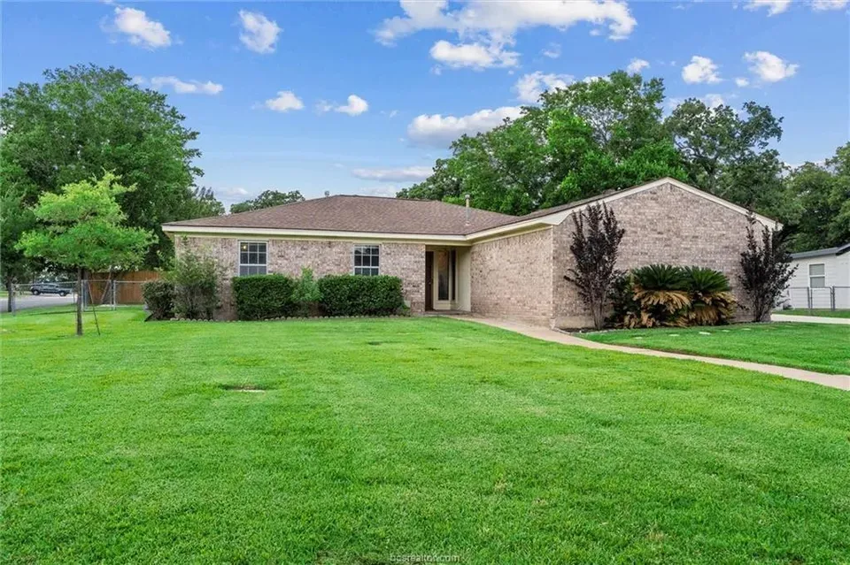 4 Bed 2 Bath Established Mid-Century Residence in College Station, TX - 1