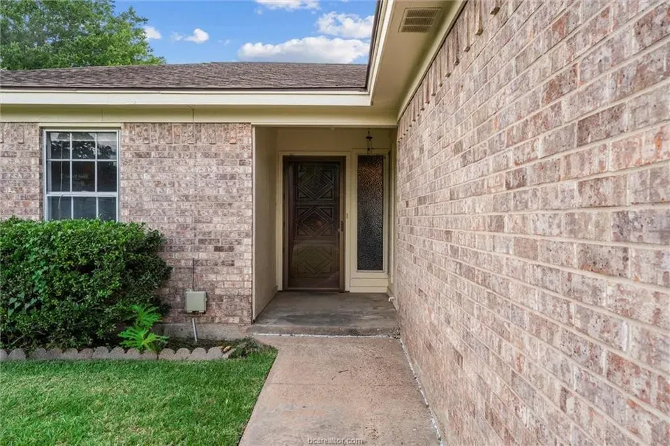 4 Bed 2 Bath Established Mid-Century Residence in College Station, TX - 4