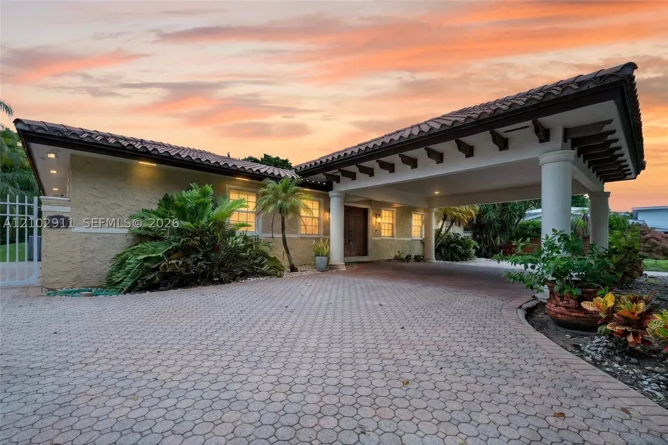 4 Bed 2 Bath Established Mid-Century Residence in Coral Gables, FL - 2