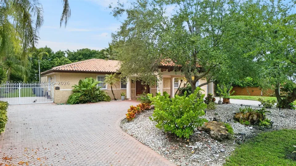 4 Bed 2 Bath Established Mid-Century Residence in Coral Gables, FL - 3