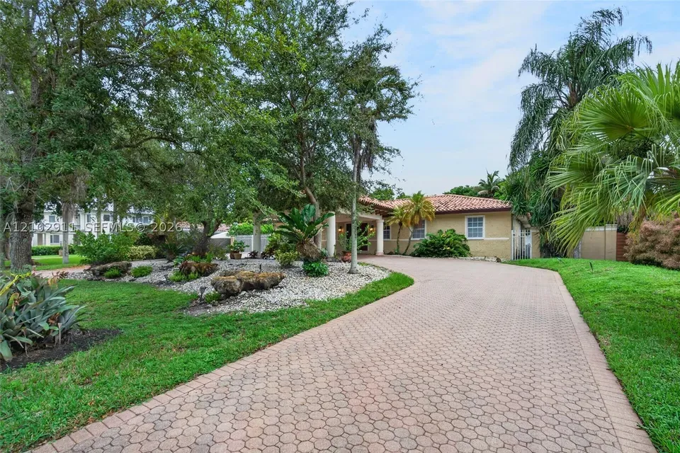 4 Bed 2 Bath Established Mid-Century Residence in Coral Gables, FL - 4