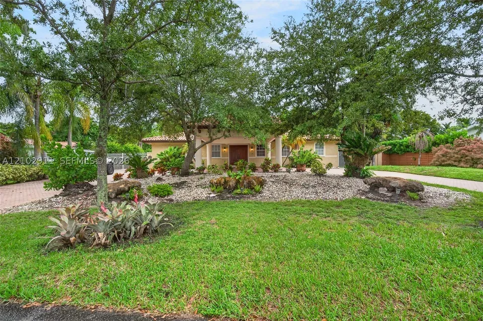 4 Bed 2 Bath Established Mid-Century Residence in Coral Gables, FL - 5