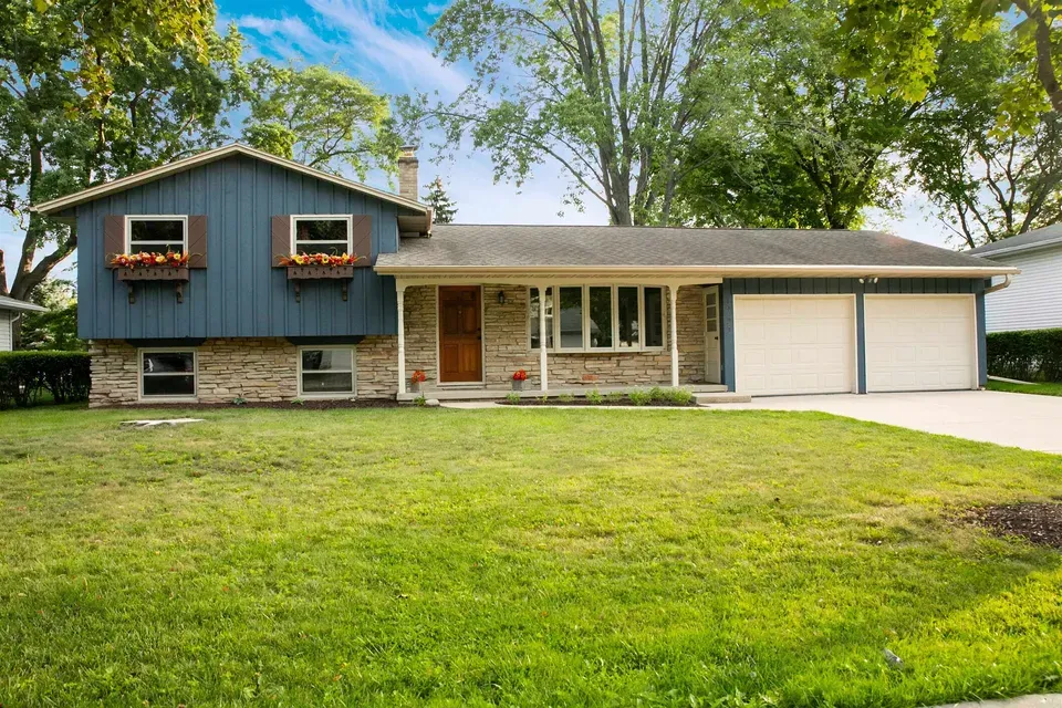 4 Bed 2 Bath Established Mid-Century Residence in Green Bay, WI