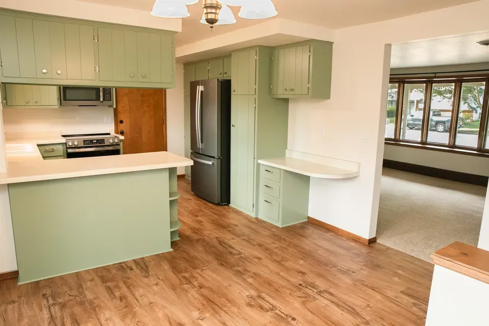 4 Bed 2 Bath Established Mid-Century Residence in Green Bay, WI - 4