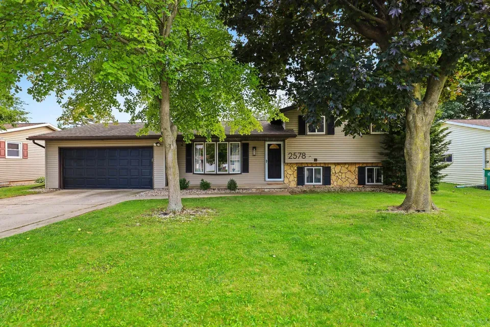 4 Bed 2 Bath Established Mid-Century Residence in Green Bay, WI