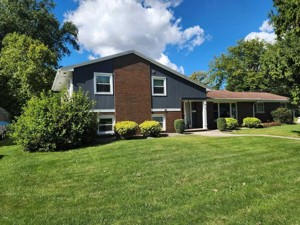 4 Bed 2 Bath Established Mid-Century Residence in Green Bay, WI - 1