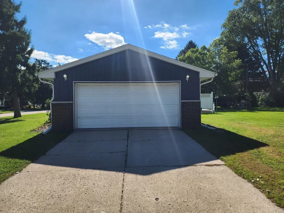 4 Bed 2 Bath Established Mid-Century Residence in Green Bay, WI - 4