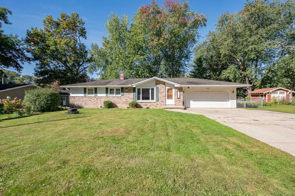 4 Bed 2 Bath Established Mid-Century Residence in Green Bay, WI