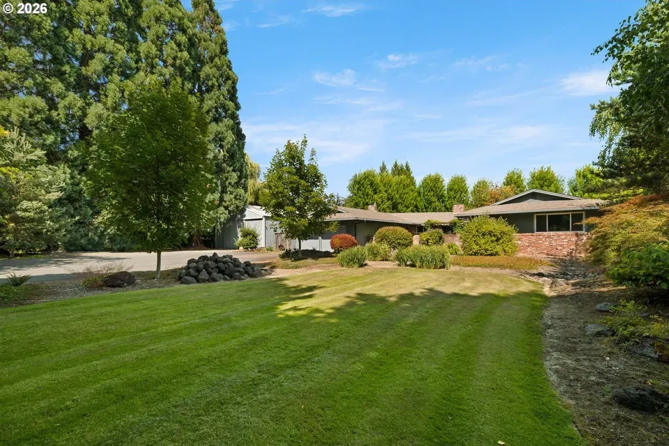4 Bed 2 Bath Established Mid-Century Residence in Hillsboro, OR - 2