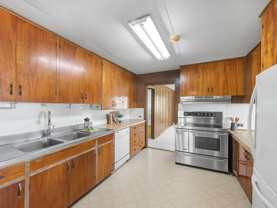 4 Bed 2 Bath Established Mid-Century Residence in Hilo, HI - 4