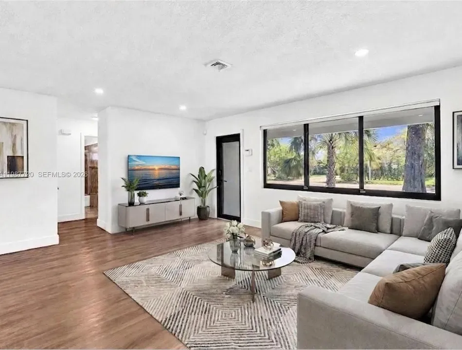 4 Bed 2 Bath Established Mid-Century Residence in Hollywood, FL - 3