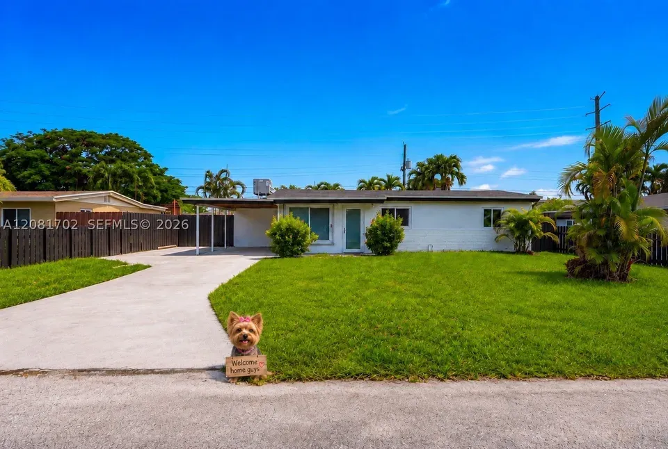4 Bed 2 Bath Established Mid-Century Residence in Hollywood, FL - 2