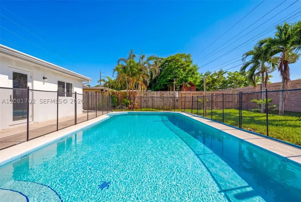 4 Bed 2 Bath Established Mid-Century Residence in Hollywood, FL - 3