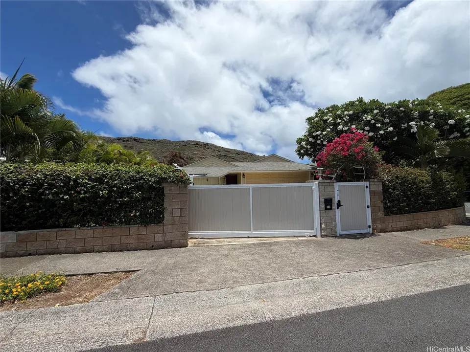 4 Bed 2 Bath Established Mid-Century Residence in Honolulu, HI - 2