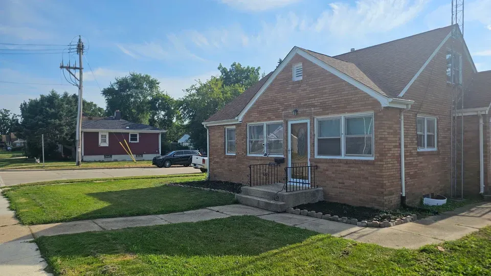 4 Bed 2 Bath Established Mid-Century Residence in Kenosha, WI - 2