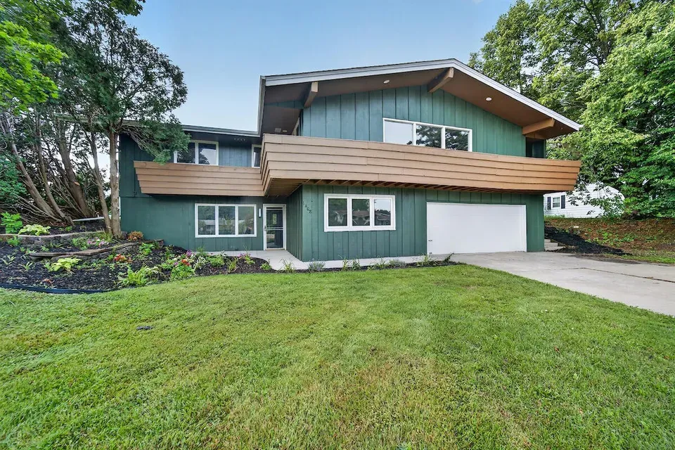 4 Bed 2 Bath Established Mid-Century Residence in Kenosha, WI - 1