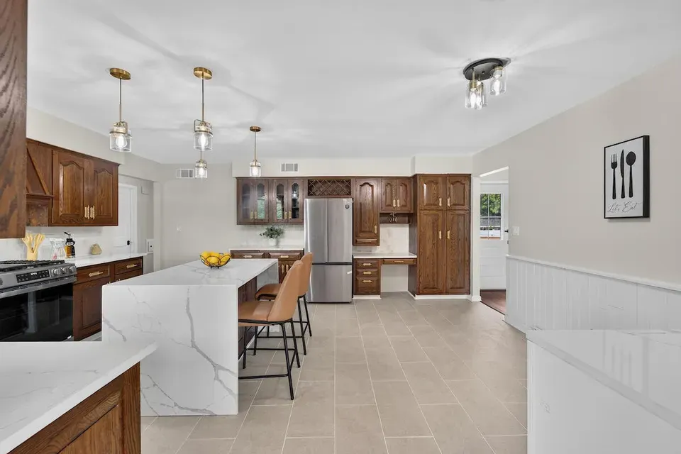 4 Bed 2 Bath Established Mid-Century Residence in Kenosha, WI - 5