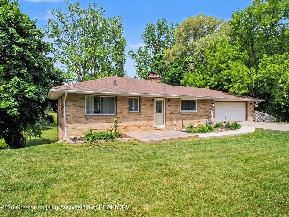 4 Bed 2 Bath Established Mid-Century Residence in Lansing, MI