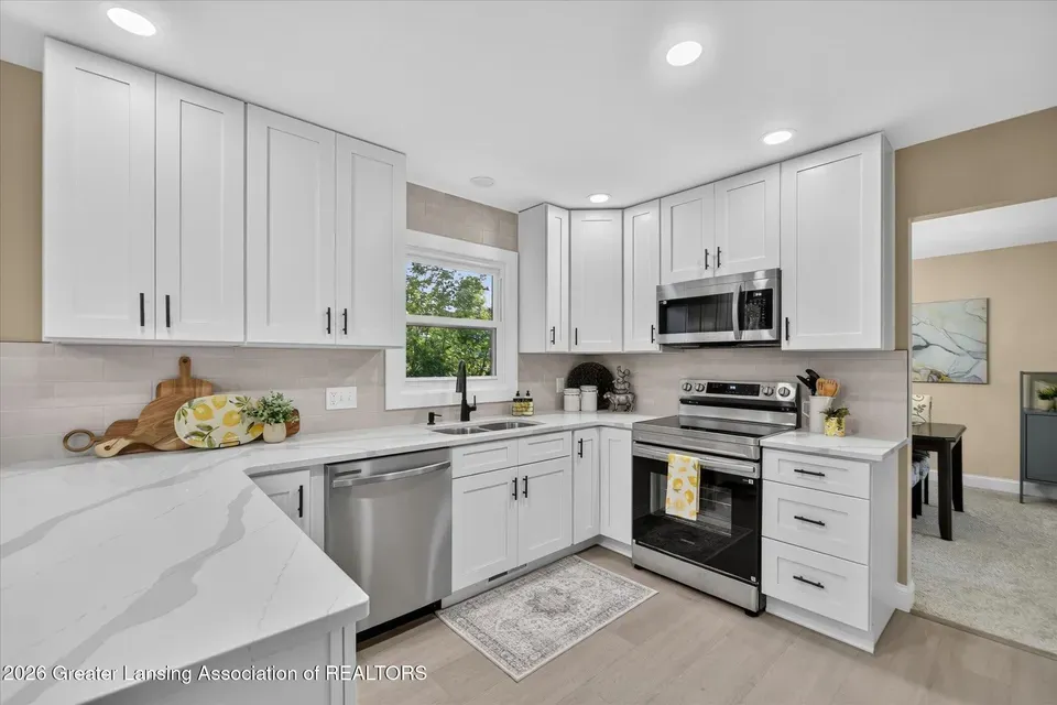 4 Bed 2 Bath Established Mid-Century Residence in Lansing, MI