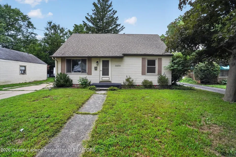 4 Bed 2 Bath Established Mid-Century Residence in Lansing, MI