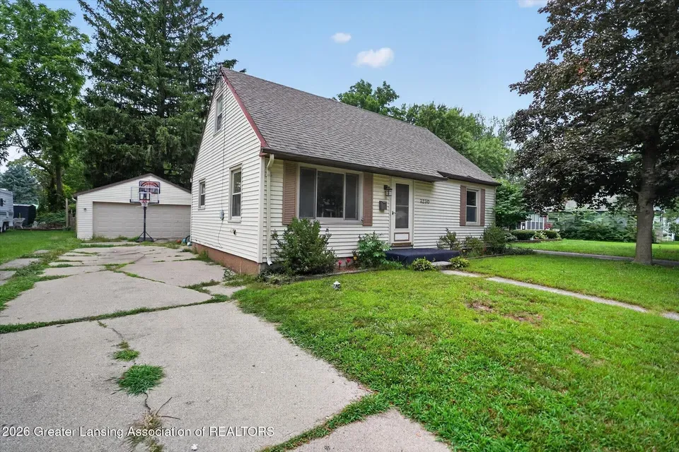 4 Bed 2 Bath Established Mid-Century Residence in Lansing, MI - 2