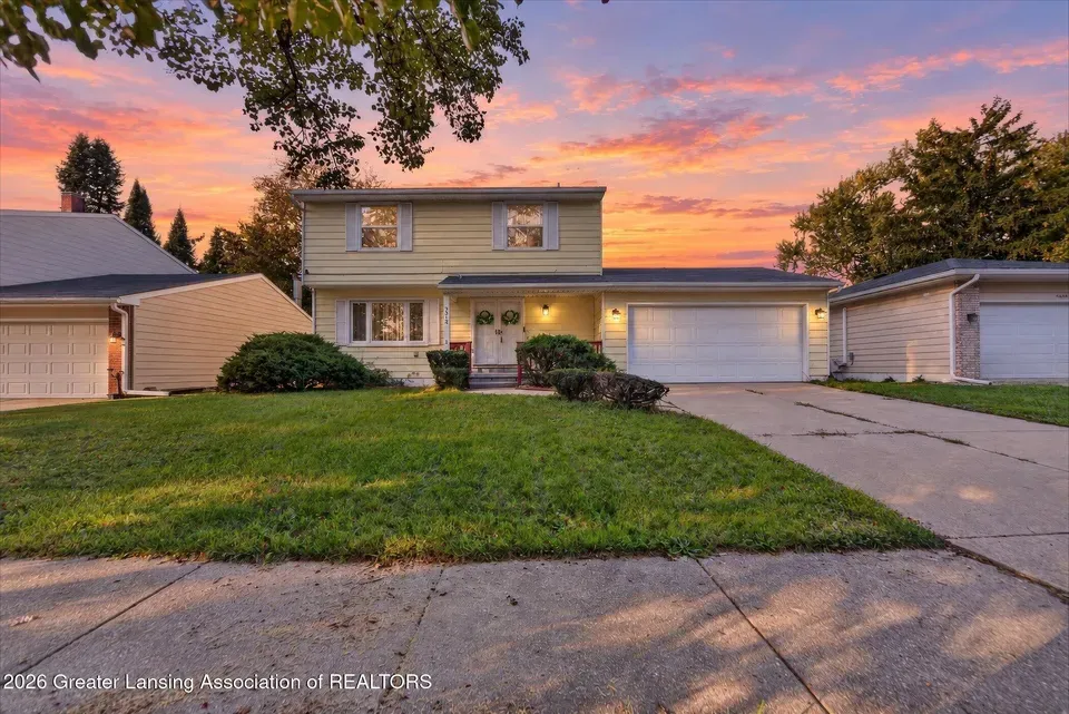 4 Bed 2 Bath Established Mid-Century Residence in Lansing, MI