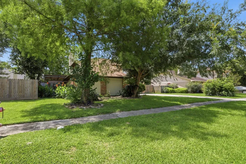 4 Bed 2 Bath Established Mid-Century Residence in League City, TX
