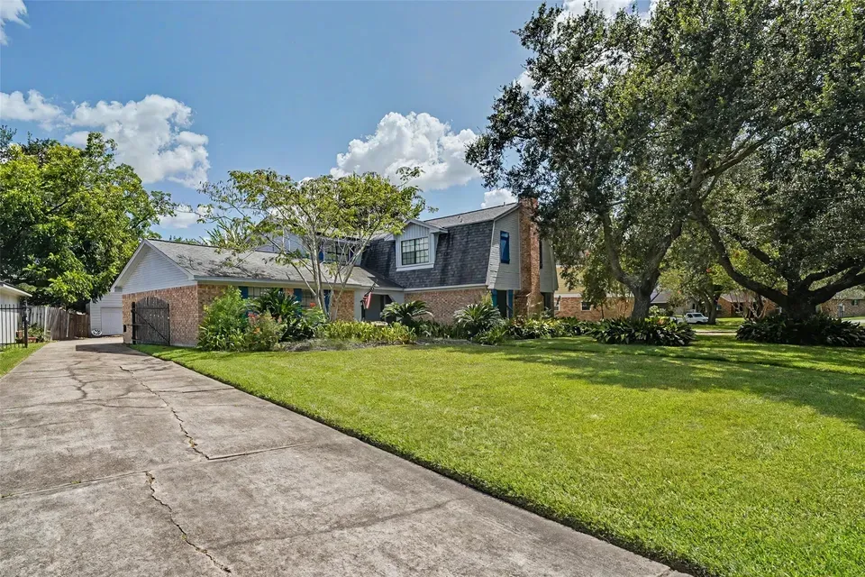 4 Bed 2 Bath Established Mid-Century Residence in League City, TX - 2