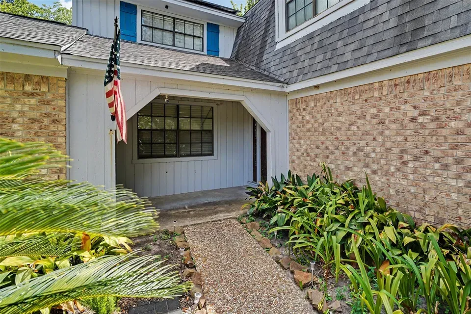 4 Bed 2 Bath Established Mid-Century Residence in League City, TX - 4