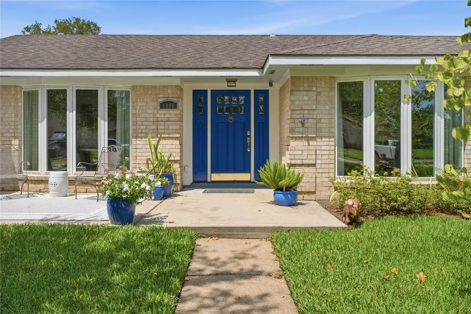 4 Bed 2 Bath Established Mid-Century Residence in League City, TX