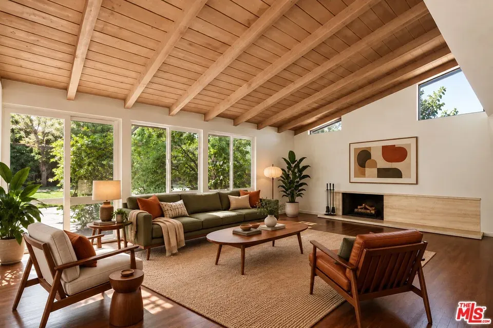 4 Bed 2 Bath Established Mid-Century Residence in Los Angeles, CA - 4