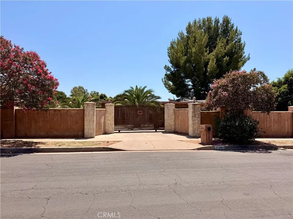 4 Bed 2 Bath Established Mid-Century Residence in Los Angeles, CA - 1