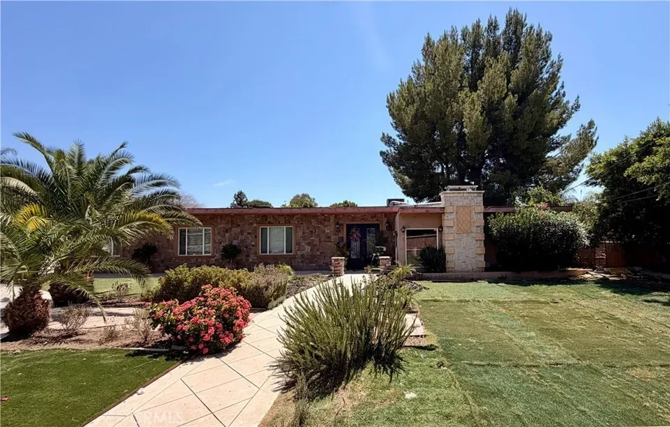 4 Bed 2 Bath Established Mid-Century Residence in Los Angeles, CA - 2