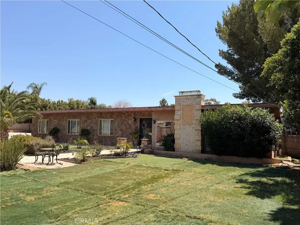 4 Bed 2 Bath Established Mid-Century Residence in Los Angeles, CA - 4