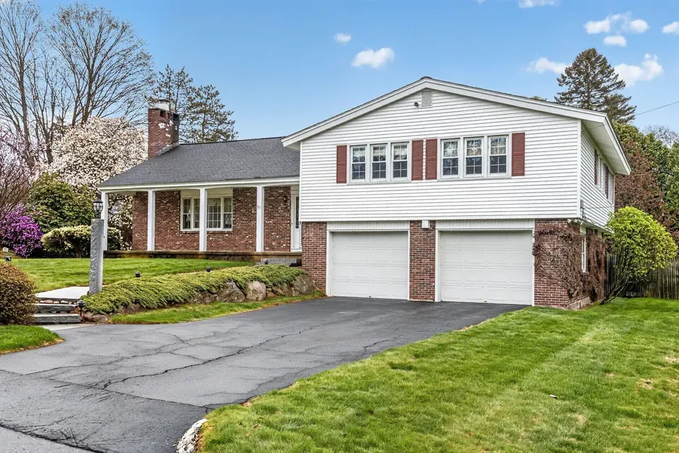 4 Bed 2 Bath Established Mid-Century Residence in Manchester, NH - 1